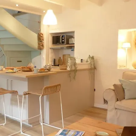 Maison De Charme Sur Les Quais Port De St Goustan Holiday home *